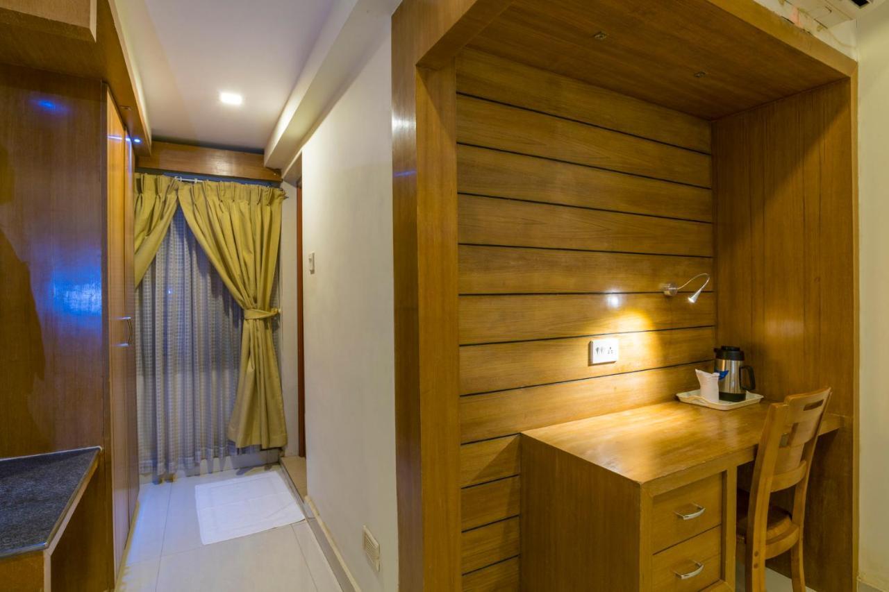 Sree Gokulam Residency Hotel Thrissur Екстериор снимка